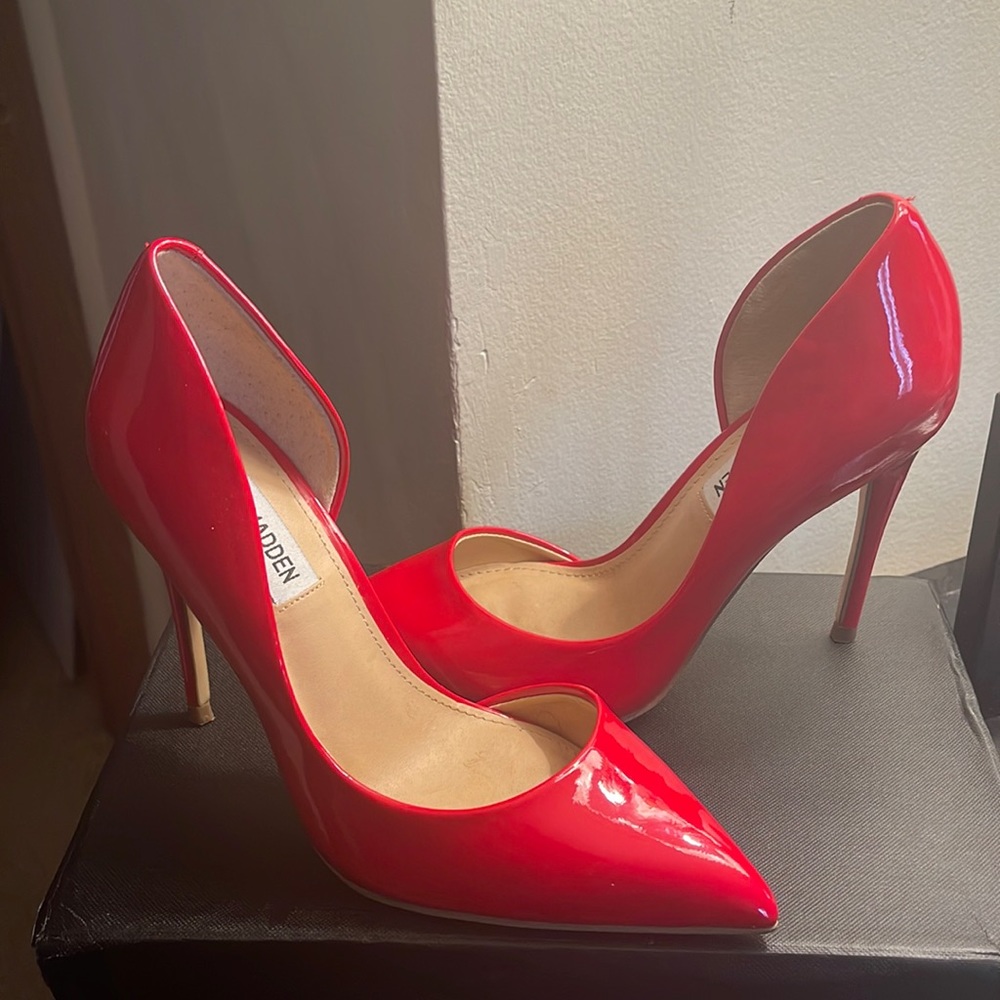 These are some amazing red hot heels